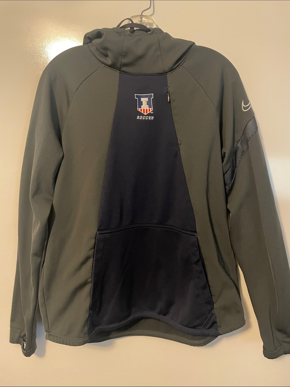 Nike University of Illinois Fighting Illini Soccer pullover Boys Large